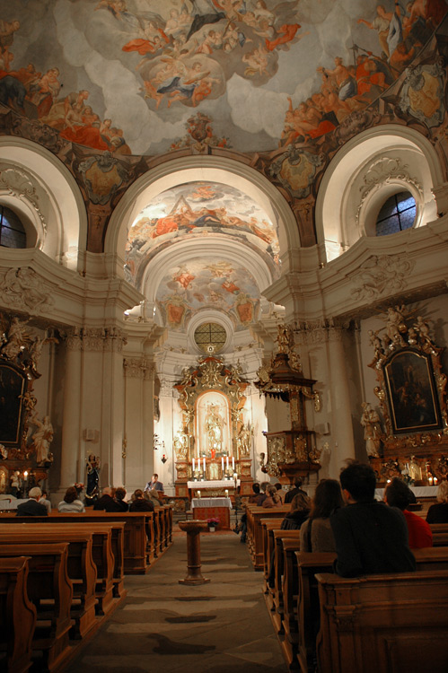 Praha - kostel svatho Jana Nepomuckho na Skalce