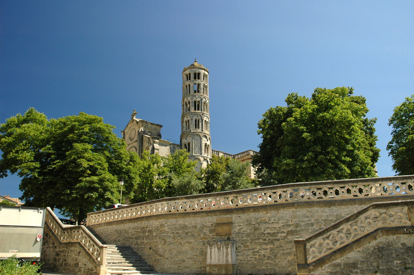 Uzes