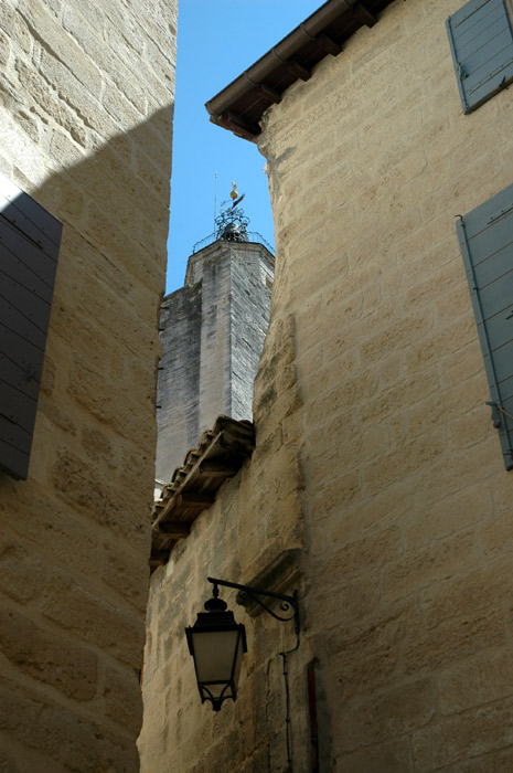 Uzes