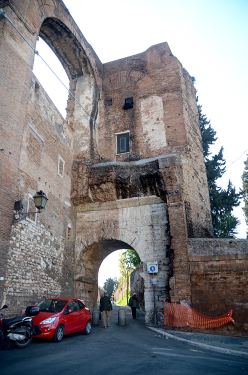 Porta Caelimontana