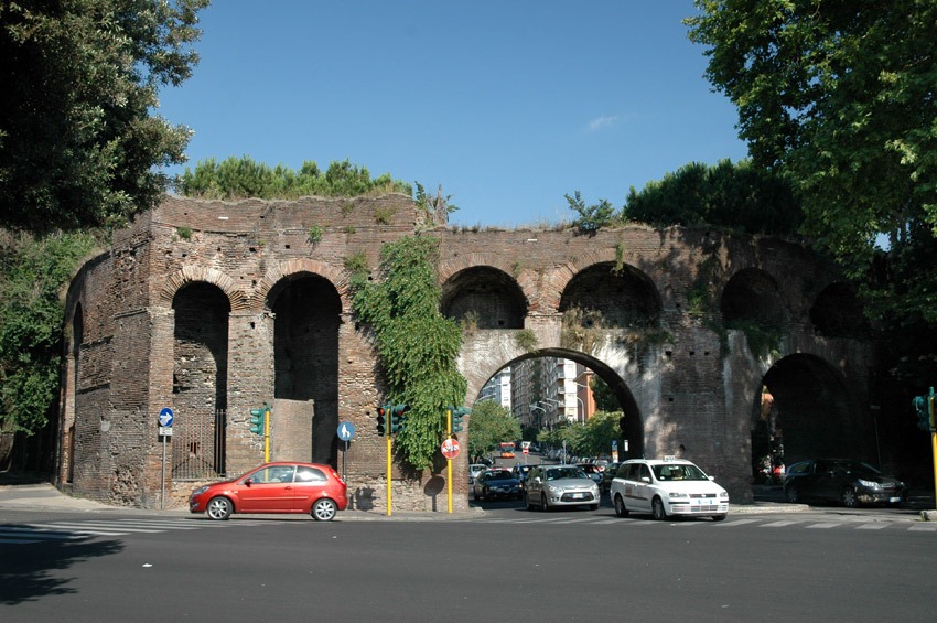 Porta Metronia