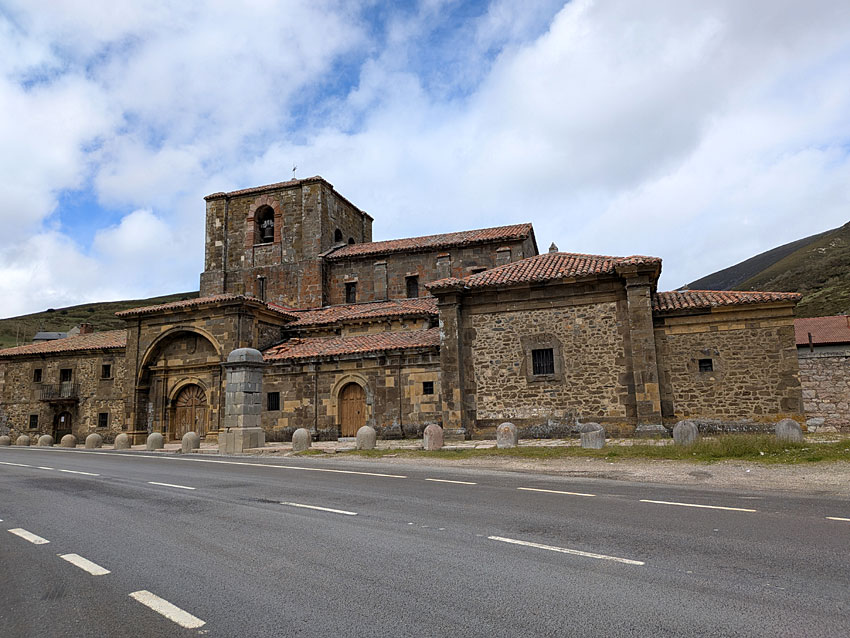 Colegiata de Santa María de Arbas
