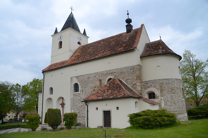 Mikulovice - kostel svatho Petra a Pavla