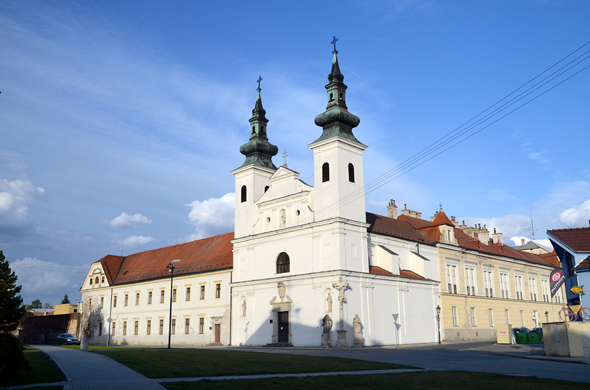 Valtice - klášter milosrdných bratří s kostelem sv. Augustina