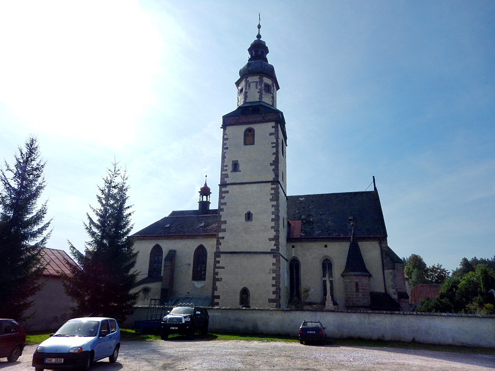 Hostinné - kostel Nejsvětější Trojice