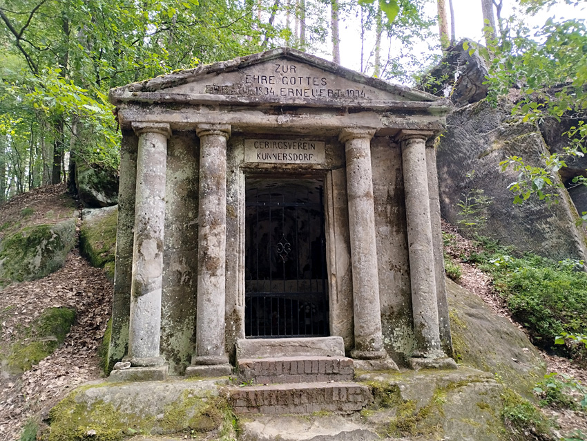 Kunratice u Cvikova - skalní kaple