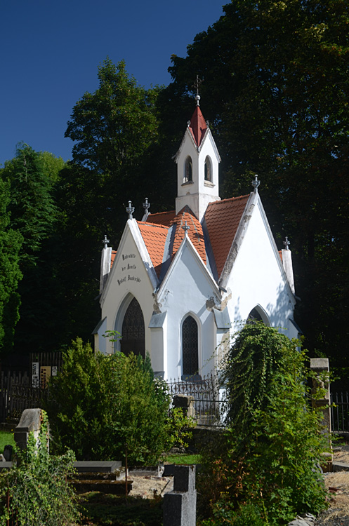 Polevsko - hrobka rodiny Handschke