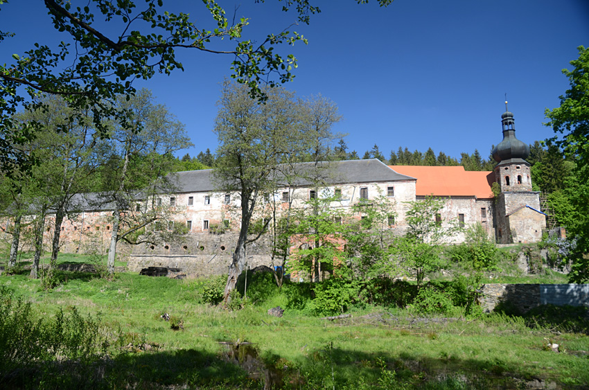 Pivoň - kostel Zvěstování Panny Marie