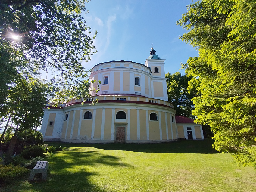 Tanaberk - poutní kostel svaté Anny