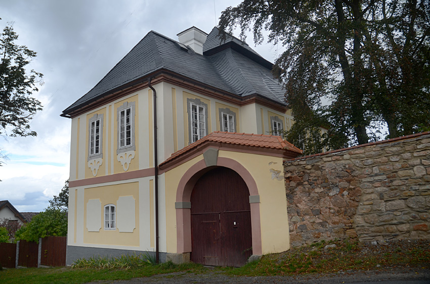 Potvorov - fara