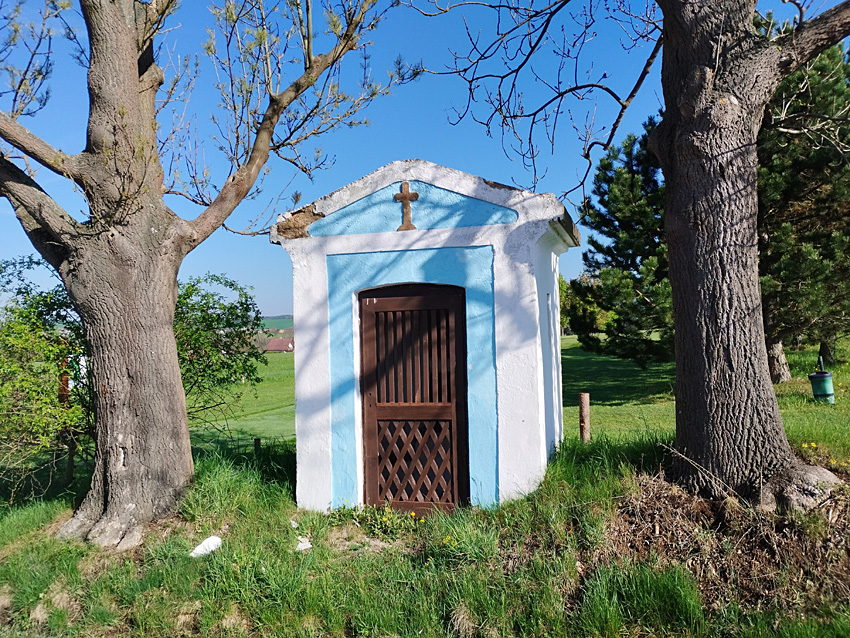Darová - kaplička u silnice III/2316 poblíž Darovanského Dvora