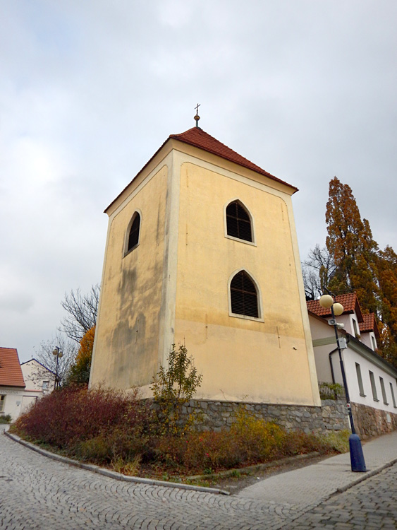Benešov - zřícenina minoritského kláštera s kostelem Nanebevzetí Panny Marie