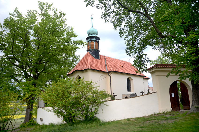 Tetín - kostel svatého Jana Nepomuckého