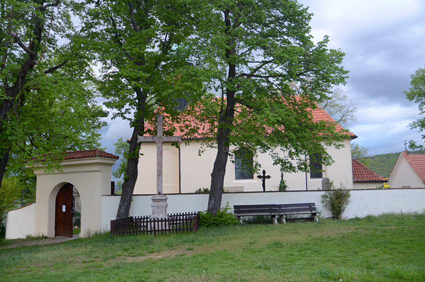 Tetín - kostel svatého Jana Nepomuckého