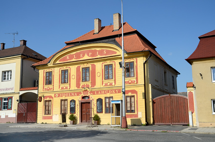Uhlířské Janovice - kostel svatého Aloise Gonzagy