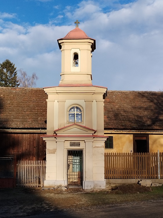 Svojšovice - návesní kaplička