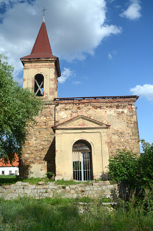 Všestudy - zřícenina kostela svatého Michaela archanděla