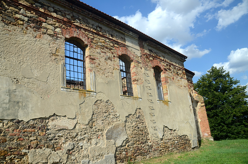 Všestudy - zřícenina kostela svatého Michaela archanděla