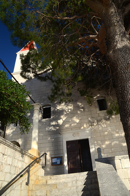 Omiš - kostel Panny Marie Karmelské ve Skalici