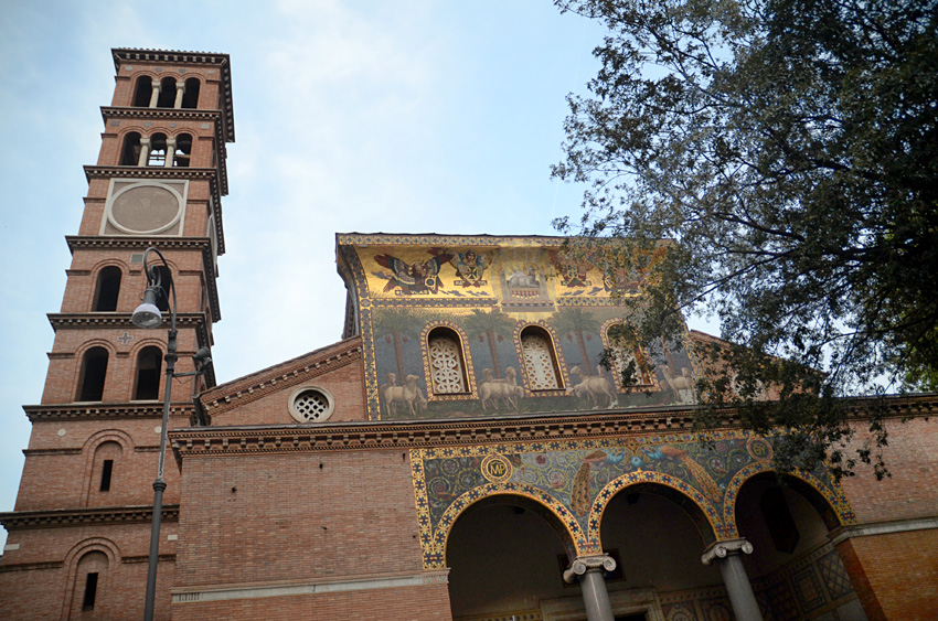 Řím - Santa Maria Addolorata a piazza Buenos Aires