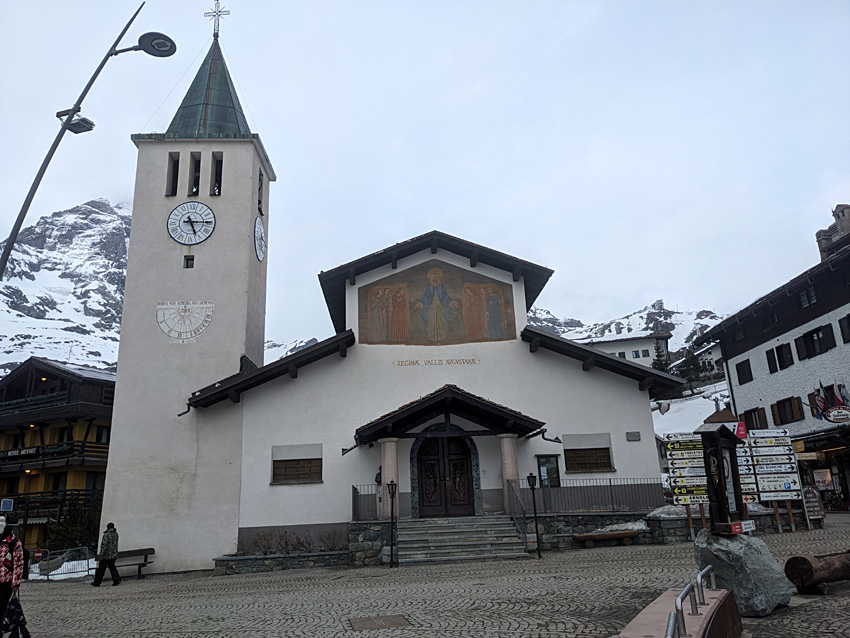 Cervinia - Chiesa della Regina della Valle