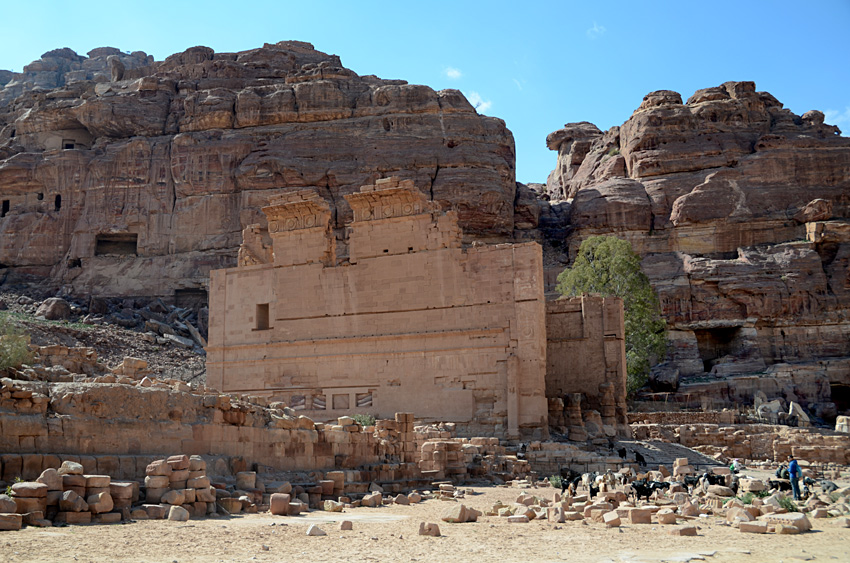Petra - Qasr al-Bint