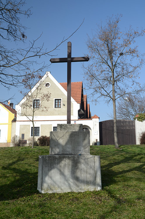 Kříž - Dubeč, Náměstí U lípy svobody