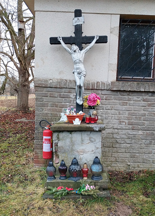 Kříž na cholupickém hřbitově - Cholupice