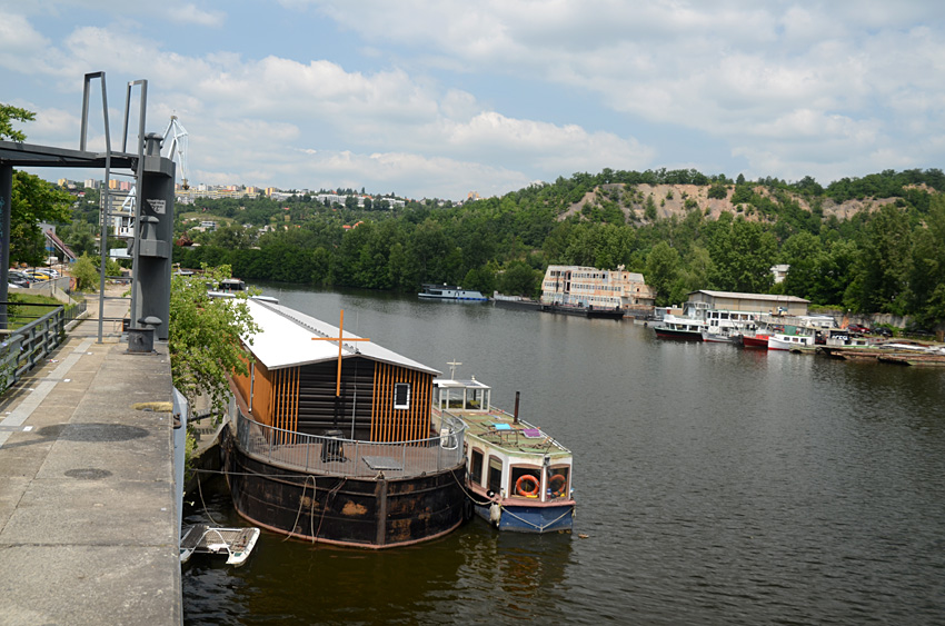 Kostel na lodi
