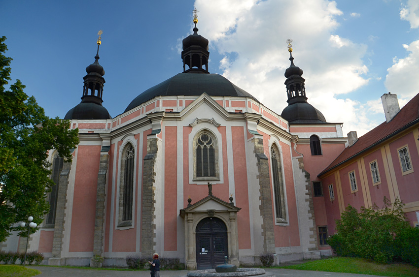 Kostel Nanebevzet Panny Marie a Karla Velikho