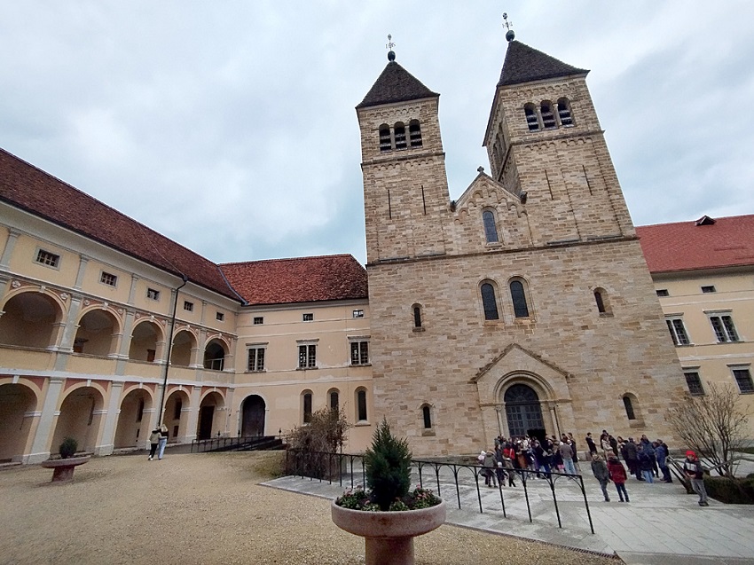 Sekavský klášter