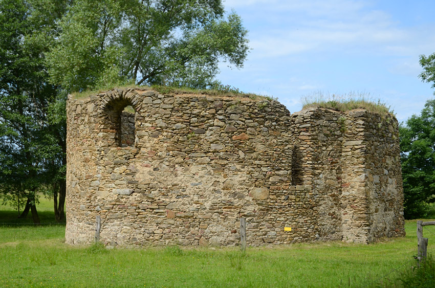 Jindřichovice pod Smrkem - zříceniny kostela sv. Jakuba