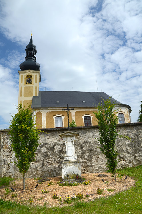 Jindřichovice pod Smrkem - kostel Nejsvětější Trojice