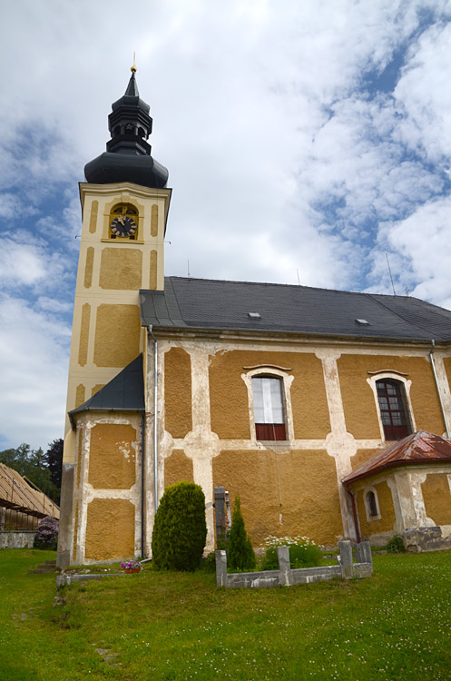 Jindřichovice pod Smrkem - kostel Nejsvětější Trojice