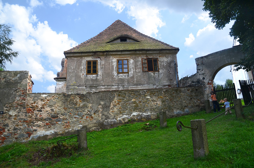 Ves - kostel svatého Vavřince
