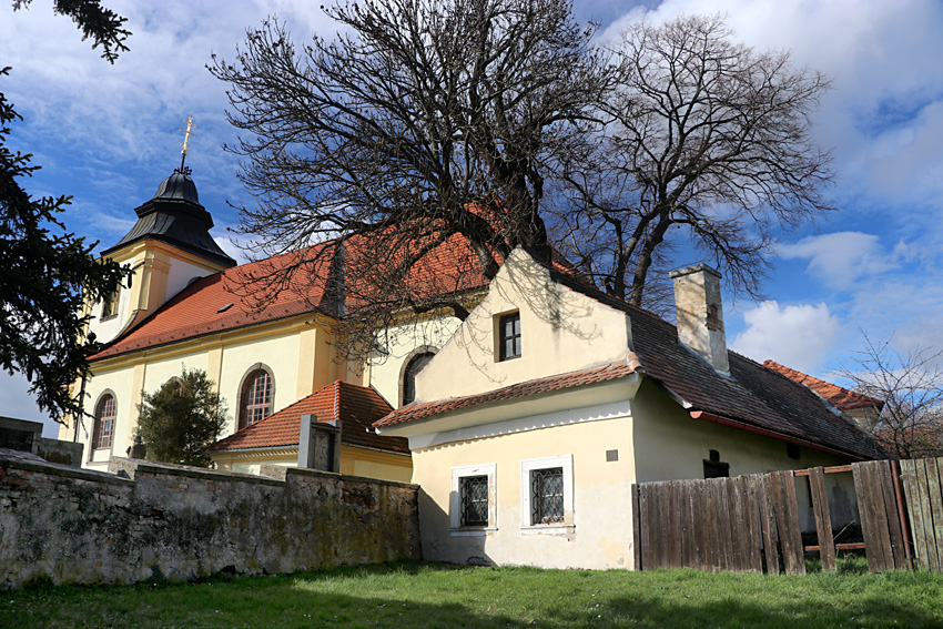 Mikulovice - kostel svatého Václava