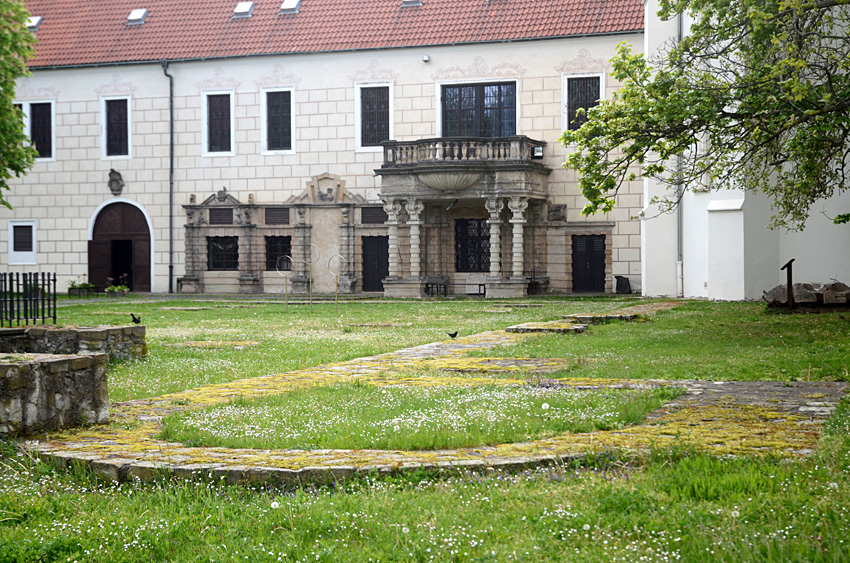 Teplice - pozůstatky románské baziliky