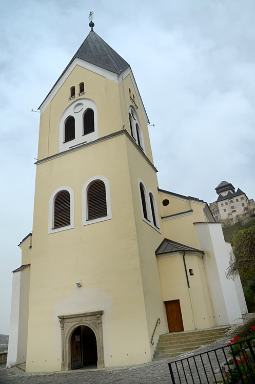 Trenčín - farský kostol Narodenia Panny Márie